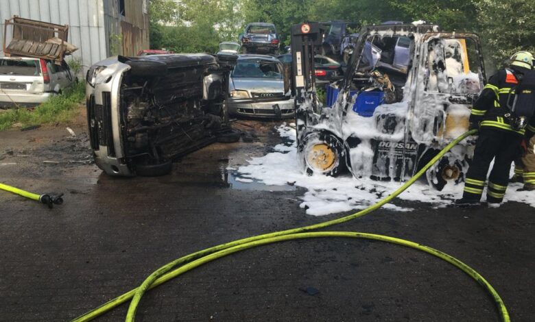 Auto und Gabelstapler in Stade ausgebrannt