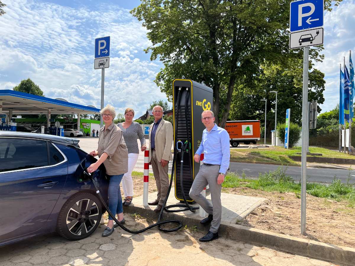Zwei neue Ladesäulen erweitern Verfügbarkeit von Elektromobilität