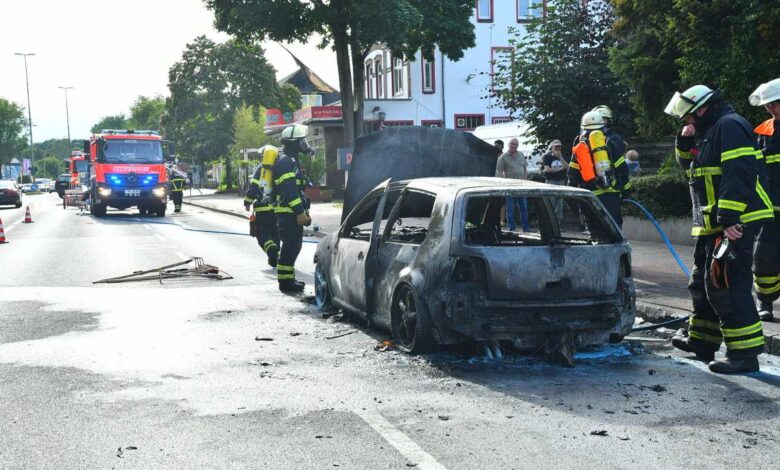 Auto geht auf der B73 in Flammen auf