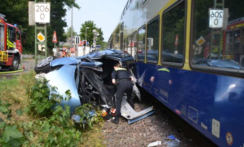 76-jährige Autofahrerin bei Unfall mit Zug in Agathenburg schwerstverletzt