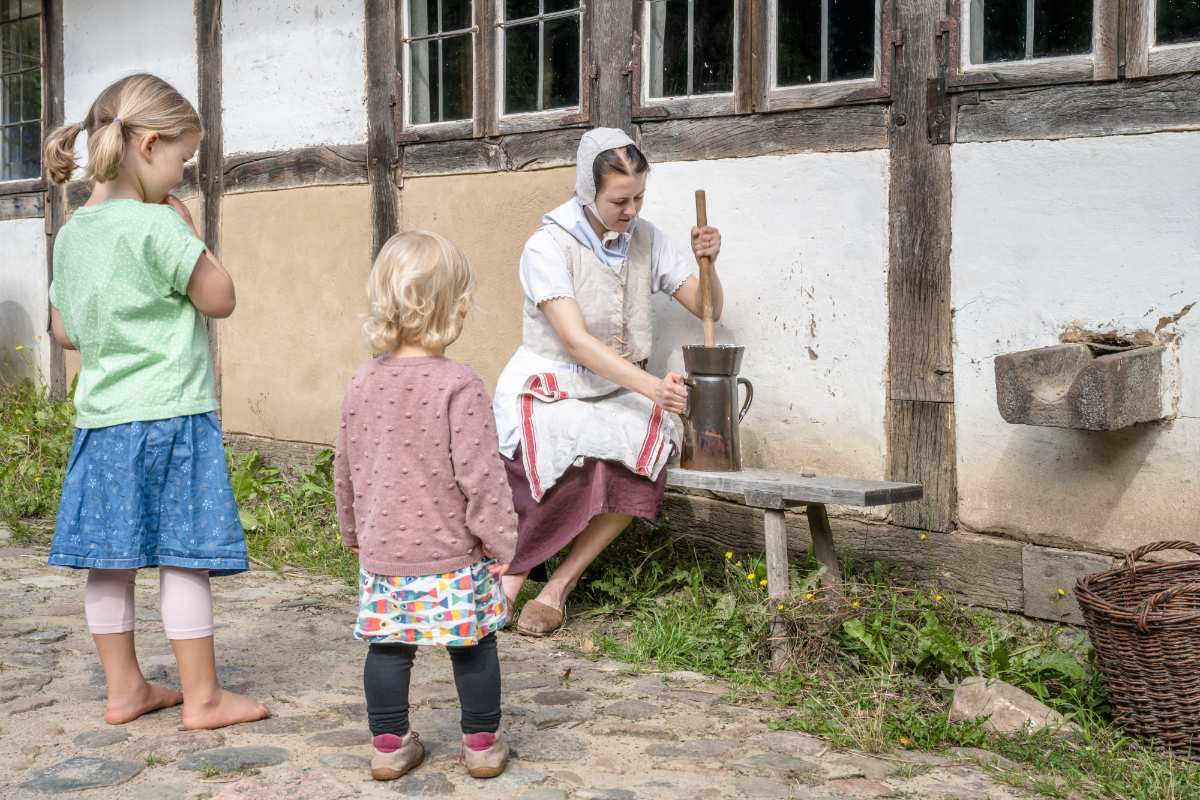 Eine ganze Woche leben wie vor 200 Jahren im Heidedorf: „Gelebte Geschichte“ am Kiekeberg