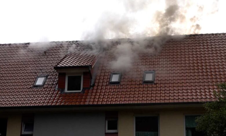 Blitz schlägt im Heimfelder Mehrfamilienhaus ein
