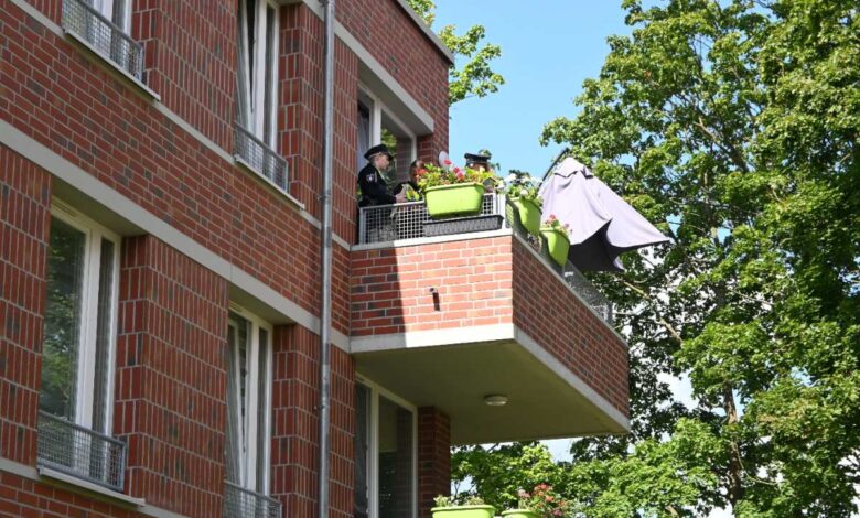 Dreijähriger stürzt offenbar beim Spielen mehrere Meter in die Tiefe