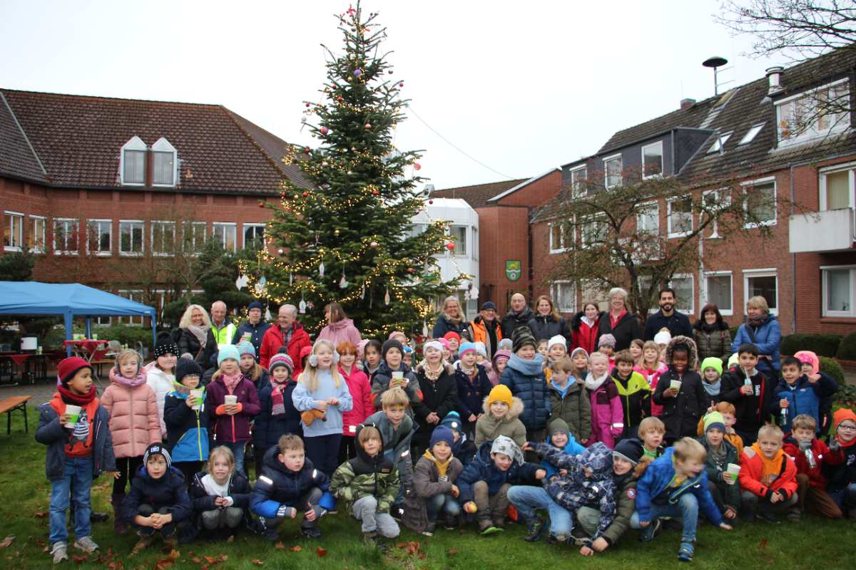 <strong>Weihnachtsbaum geschmückt - Advent in der Gemeinde Seevetal</strong>