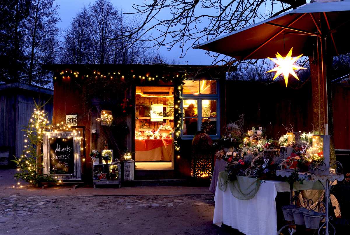 <strong>Adventsstimmung bei den Weihnachtsmärkten der Kunsthandwerker im Freilichtmuseum am Kiekeberg</strong> 1 <strong>Adventsstimmung bei den Weihnachtsmärkten der Kunsthandwerker im Freilichtmuseum am Kiekeberg</strong>