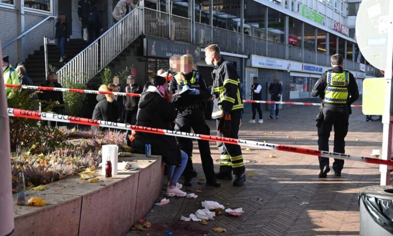 Angreifer verletzt Mann am Rande des Harburger Wochenmarkts mit Messerstichen