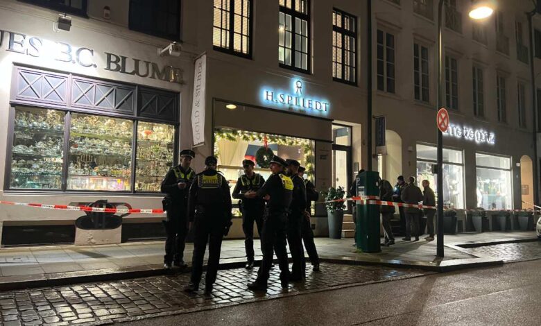 Das Bild zeigt einen Tatort nach einem Überfall