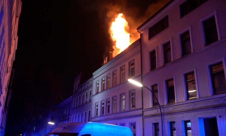 Mehrere Wohnungen nach Feuer im Mehrfamilienhaus unbewohnbar