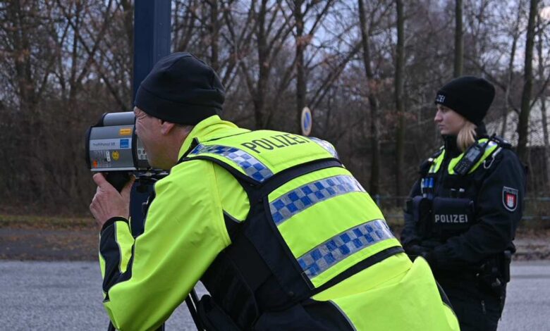 Zahlreiche Verkehrsverstöße bei Kontrollen auf Velorouten in Harburg aufgedeckt - 166 Fahrzeuge angehalten