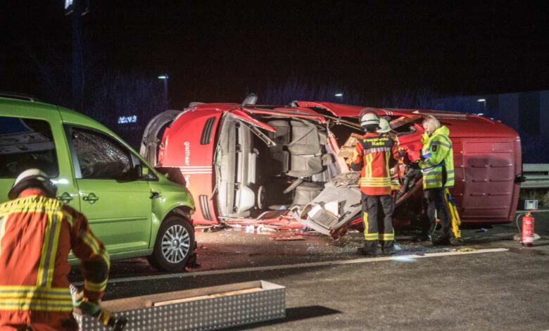 Unfallstelle auf der Autobahn ist zu sehen.