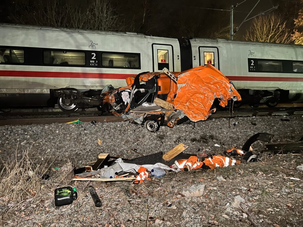 Zugunfall legt Bahnverkehr zwischen Hamburg und Bremen vorrübergehend lahm