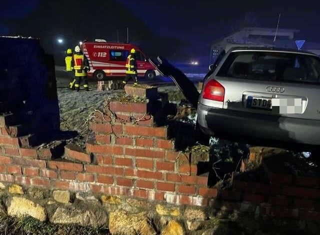 Autofahrer prallt auf Harsefelder Kreisel - zwei Insassen schwer verletzt
