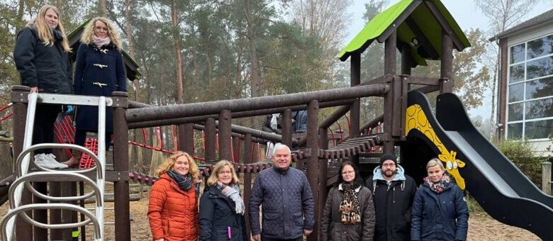 Das Bild zeigt einen Spielplatz