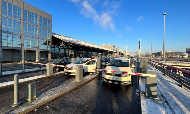 Park-Chaos am Hamburger Flughafen sorgt für lange Staus
