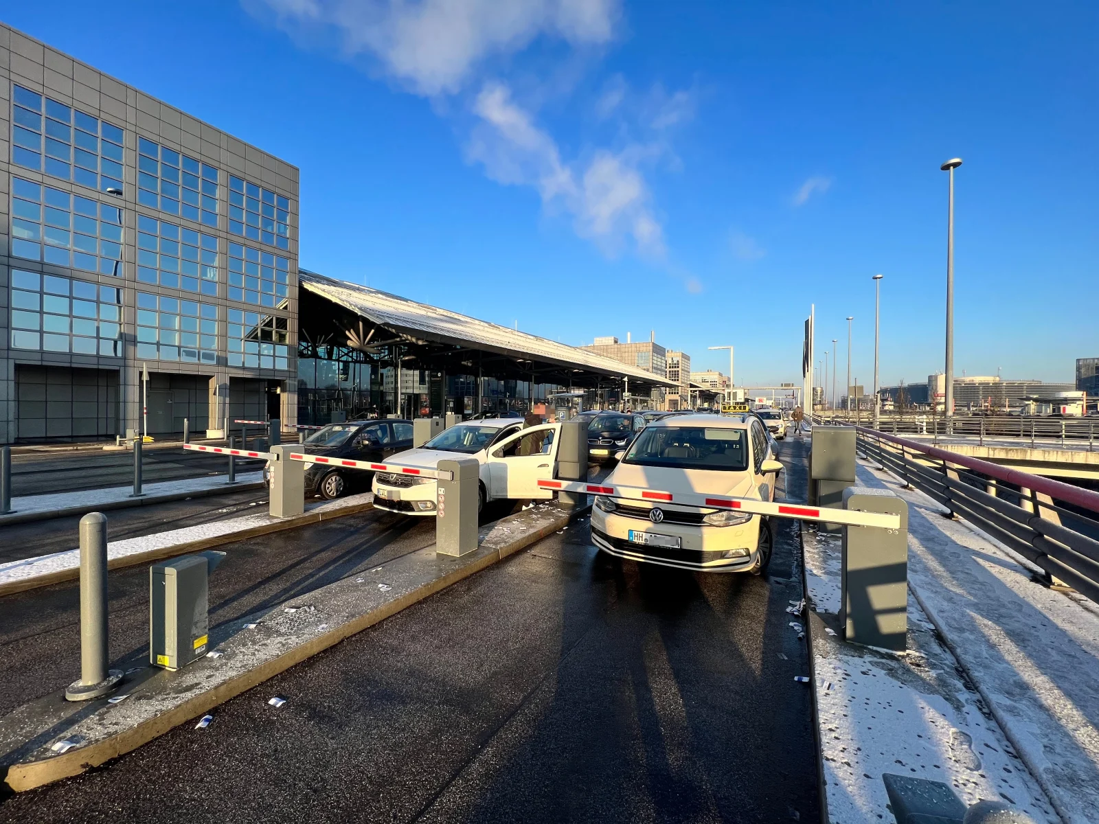 Park-Chaos am Hamburger Flughafen sorgt für lange Staus