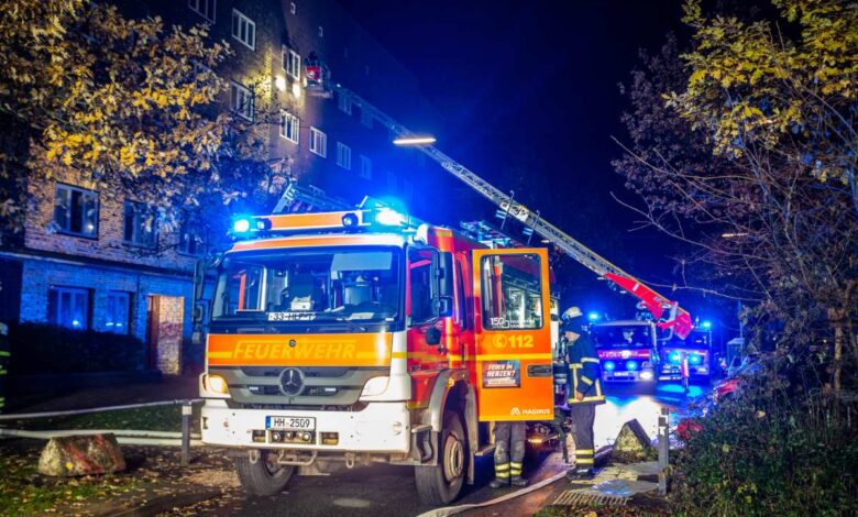 Das Bild zeigt einen Feuerwehrwagen