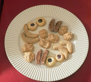 Lasst uns froh + munter sein! Weihnachtsgrüße von Peter Sebastian, "Ave Maria der Meere" von De Windjammers + tolle Kekse aus Nachbars Küche! 2 Lasst uns froh + munter sein! Weihnachtsgrüße von Peter Sebastian, "Ave Maria der Meere" von De Windjammers + tolle Kekse aus Nachbars Küche!