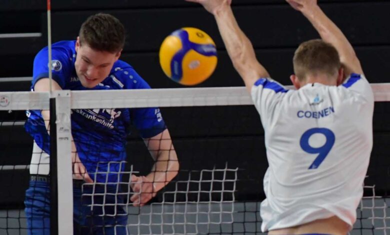Volleyball Spieler im Duell am Netz