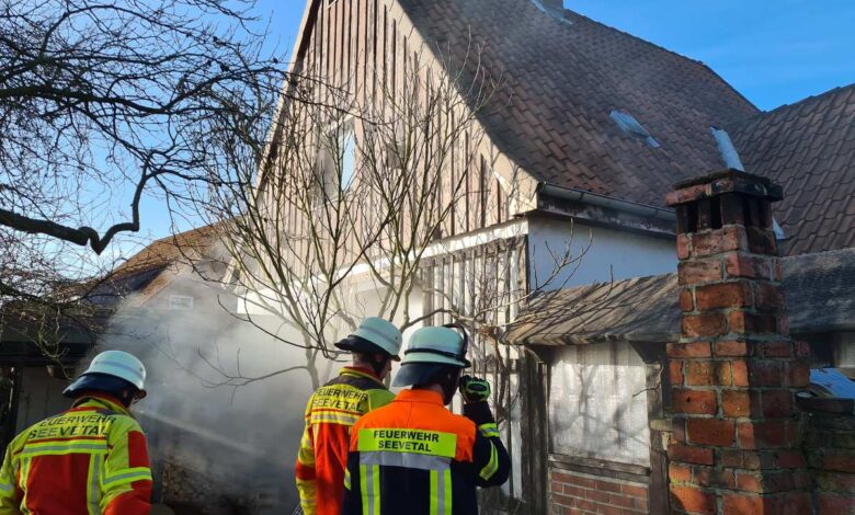 Das Haus qualmt.