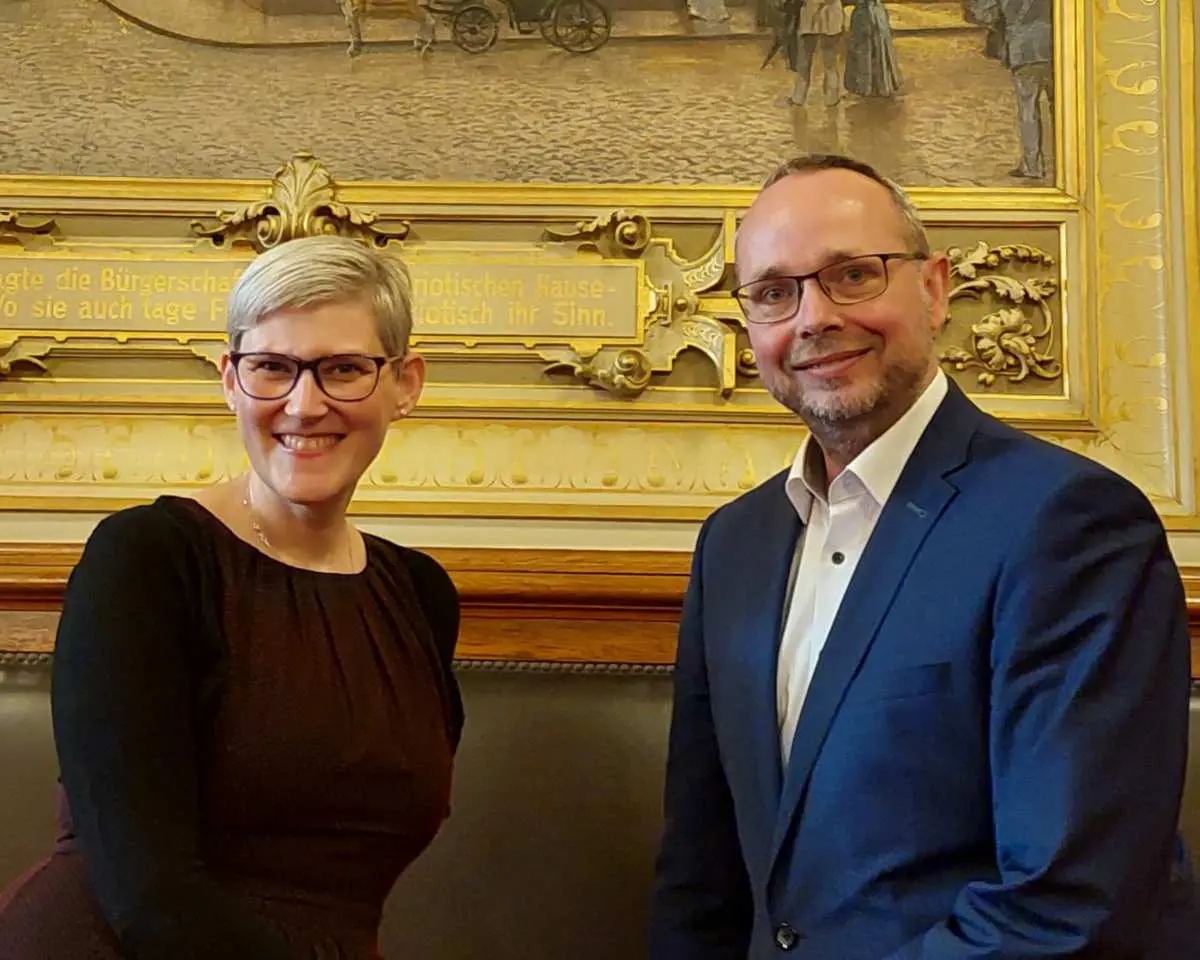 Harburger Politik hautnah erleben: SPD-Mentoring-Programm startet 2025 1 Zwei Politiker:innen