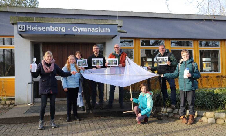 Ein Gruppenfoto ist zu sehen.