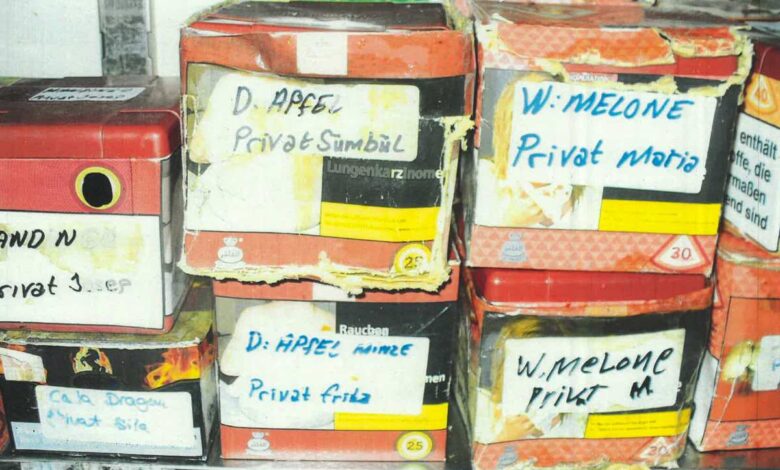 Behältnisse mit Wasserpfeifentabak selbst beschriftet