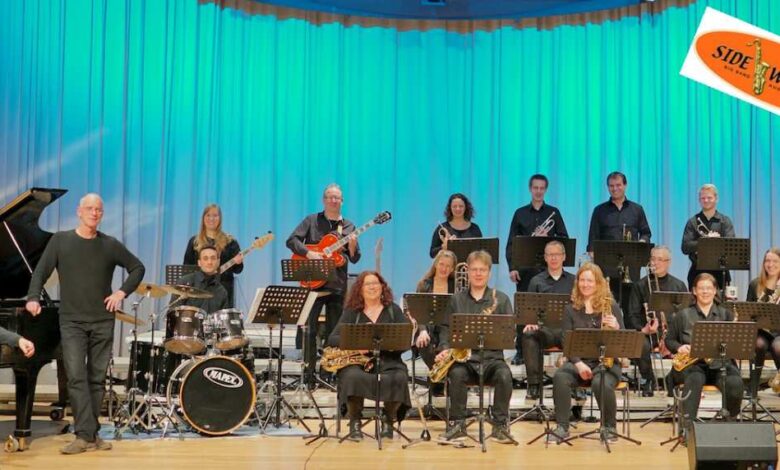 Es ist die Band Big Band Sidewinder zu sehen.