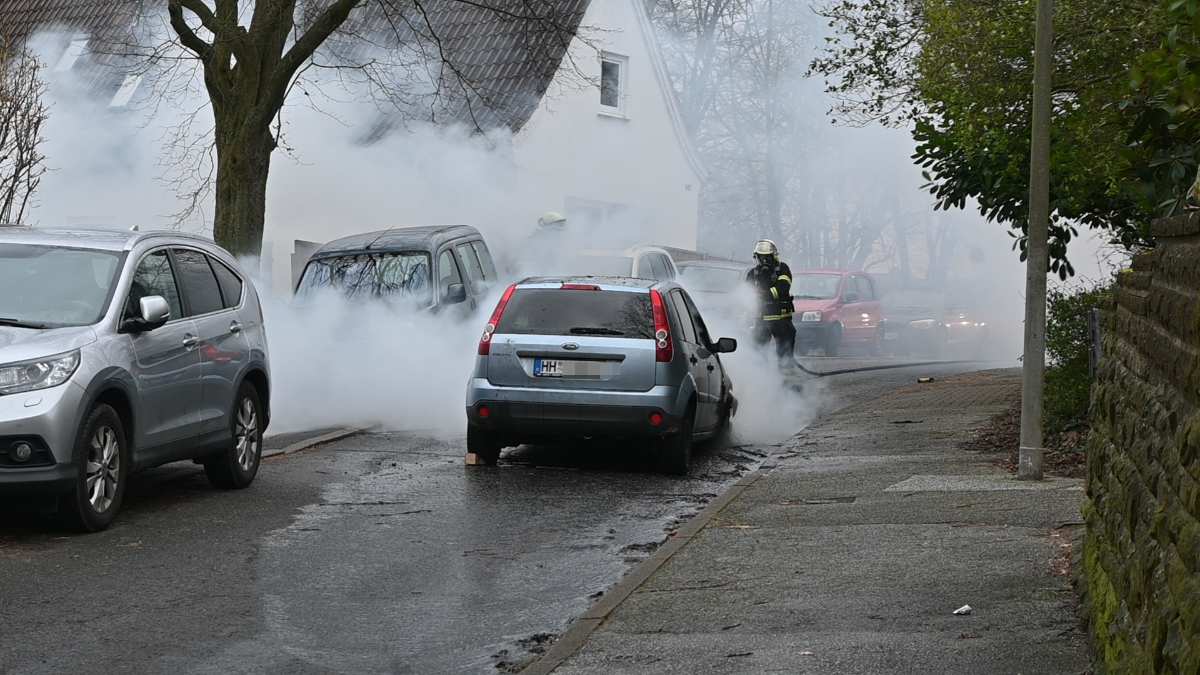Brennendes Fahrzeug.