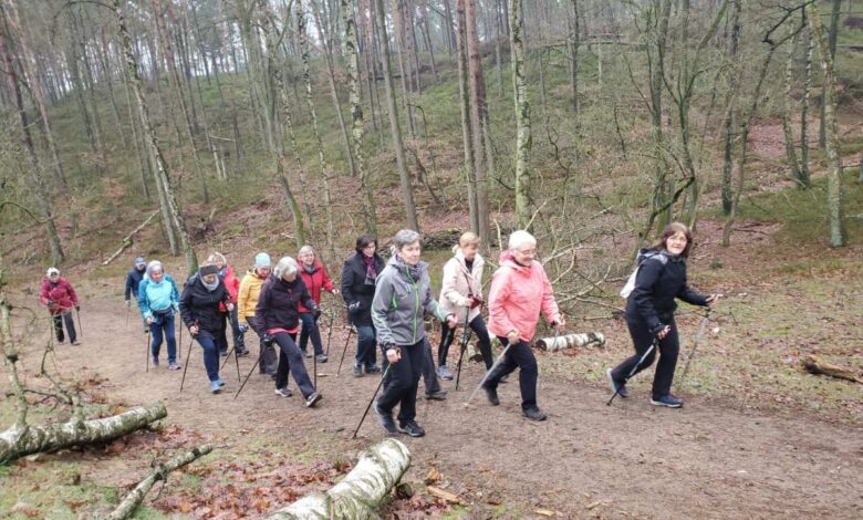 Neues HNT-Angebot „Achtsames Nordic Walking“ mit freien Plätzen 2 Gruppenfoto.