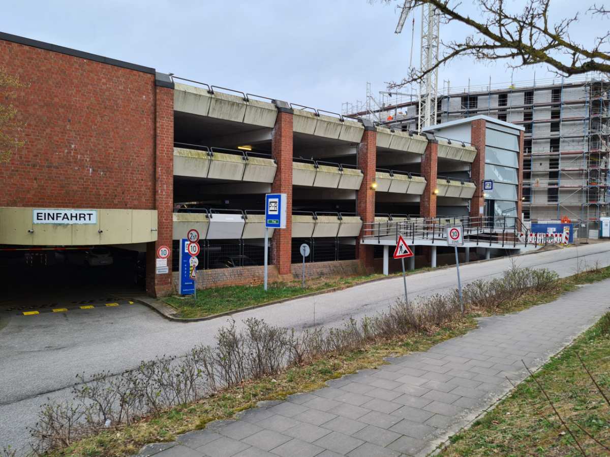 Überdachter Flohmarkt am 2. April auf der P+R Fläche im Parkhaus am Neugrabener Bahnhof