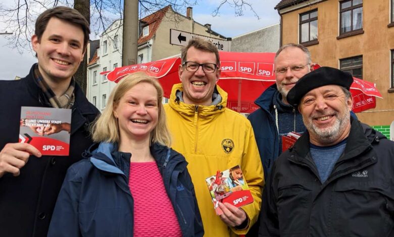 Gespräche am Infostand sind wichtiges Meinungsbarometer für Bezirksabgeordnete
