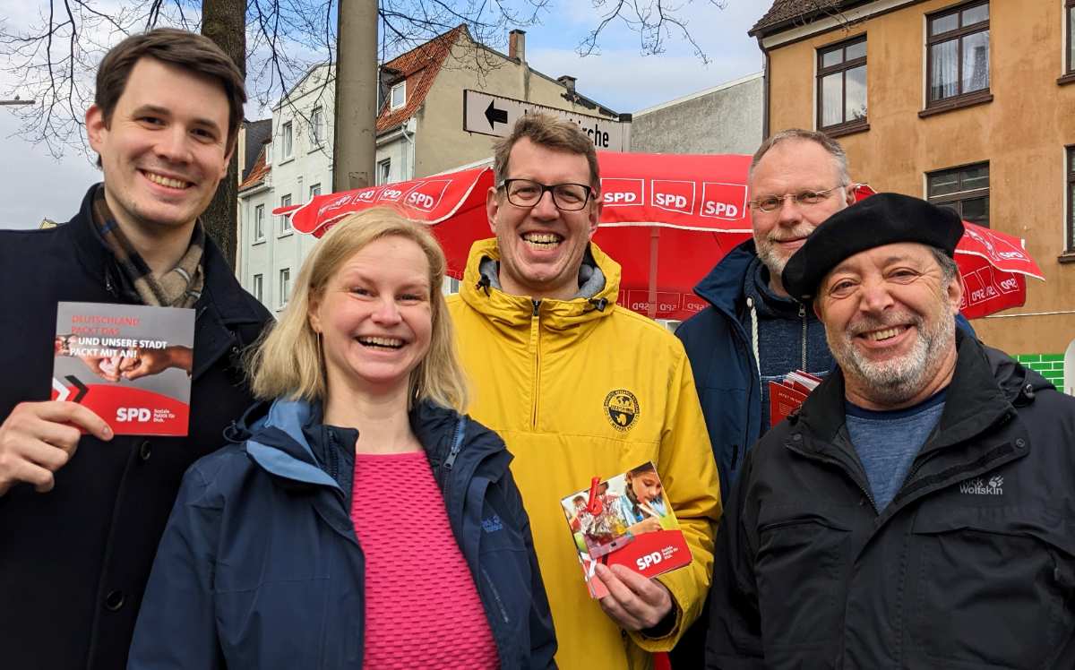 Gespräche am Infostand sind wichtiges Meinungsbarometer für Bezirksabgeordnete