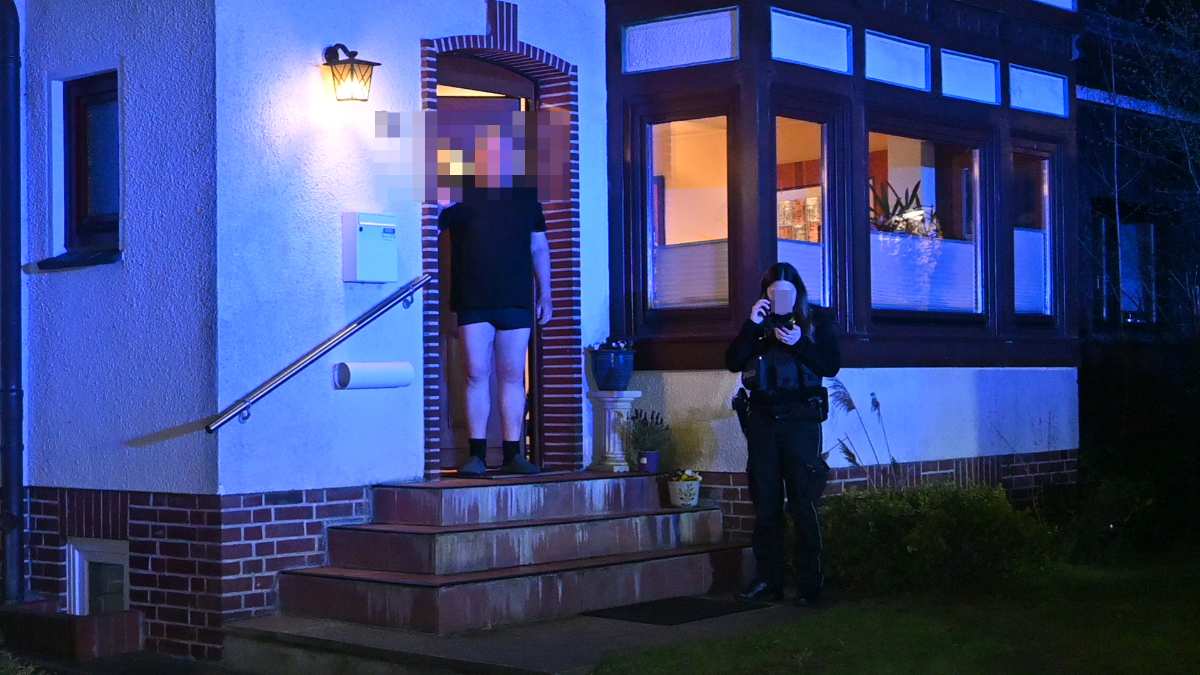 57-Jährige verletzt sich beim Sprung vom Dach eines Wintergarten