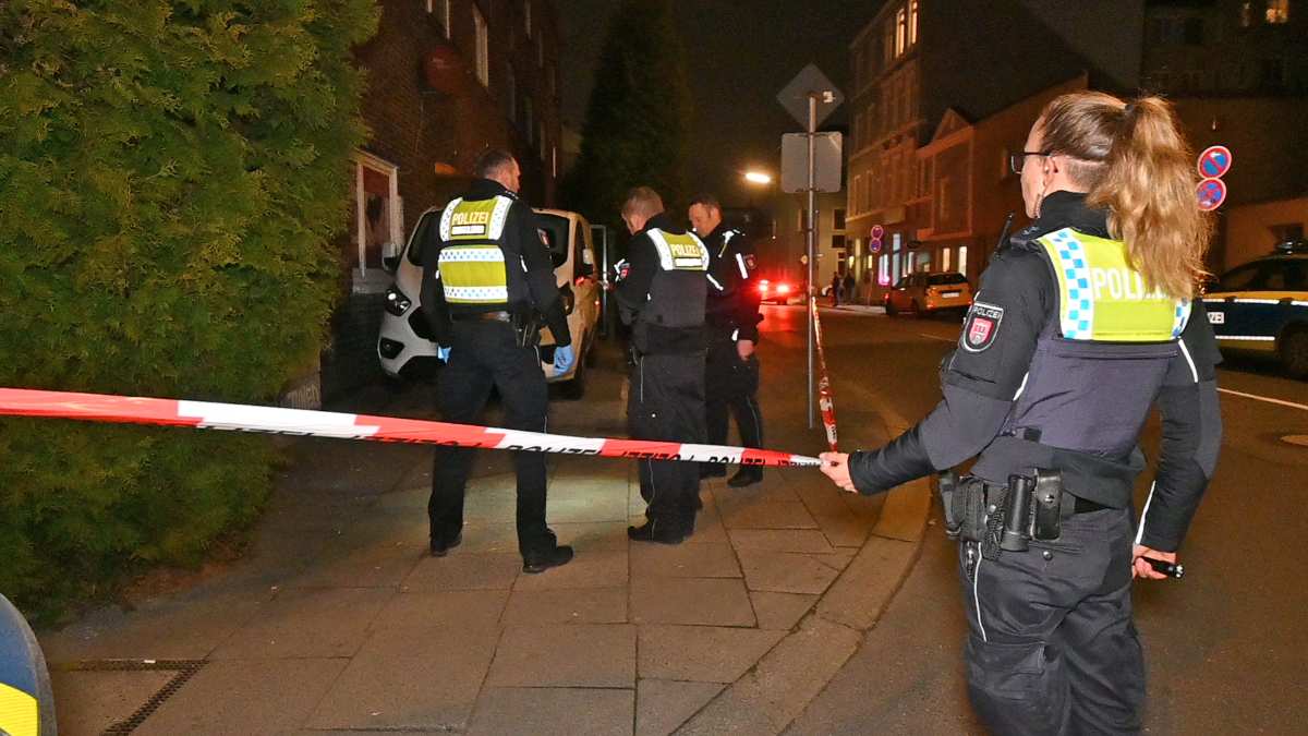 Mann mit unklaren Stichverletzungen aufgefunden - Mordkommission ermittelt