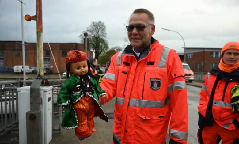 Rettungsdienst und Polizei wurden zur Babyrettung aus dem Wasser alarmiert