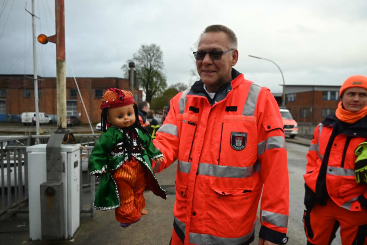 Rettungsdienst und Polizei wurden zur Babyrettung aus dem Wasser alarmiert
