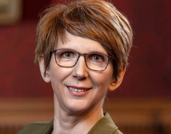 Zuhörtermin auf dem Marktplatz: Die Grünen sind mit Britta Herrmann vor Ort