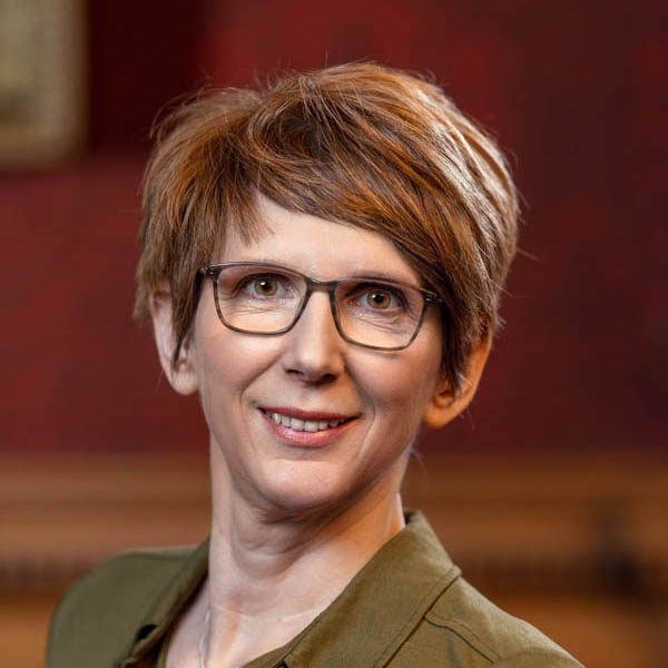 Zuhörtermin auf dem Marktplatz: Die Grünen sind mit Britta Herrmann vor Ort