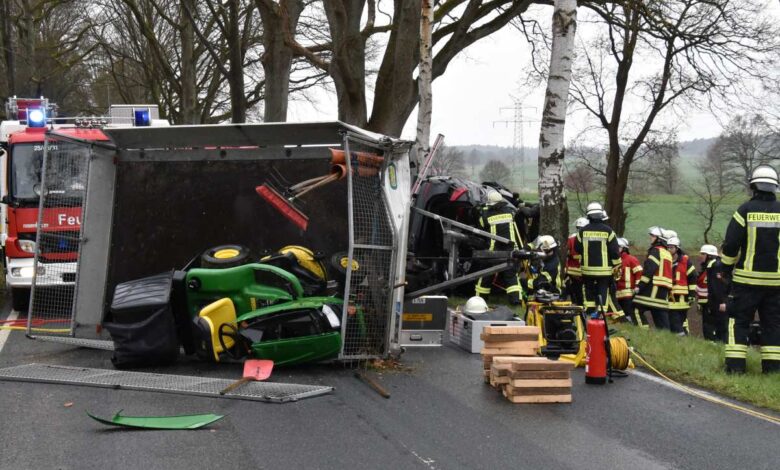 Schwerer Verkehrsunfall fordert eine Schwerverletzte und Sperrung einer Kreisstraße