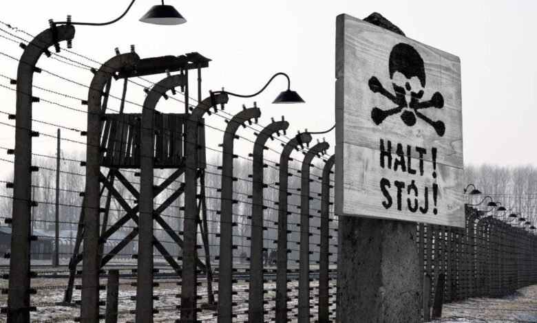 Bewegendes Schauspiel: Schülerinnen und Schüler erinnern an Bücherverbrennung der Nazis