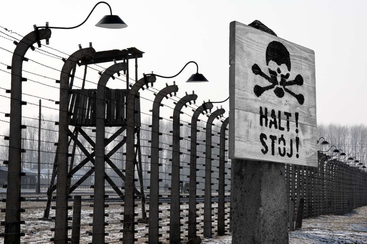 Bewegendes Schauspiel: Schülerinnen und Schüler erinnern an Bücherverbrennung der Nazis