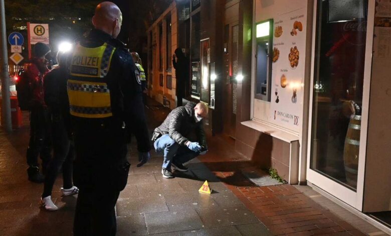 Brutale Messerattacke auf 22-Jährigen - drei Verdächtige in Polizeigewahrsam