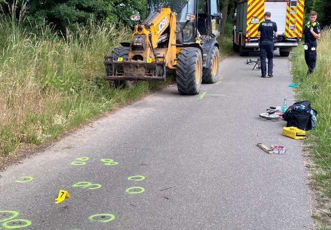 Tragischer Unfall auf Zeltlager: Kinder stürzen aus Transportkorb eines Radladers