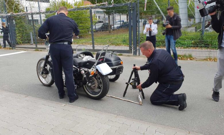 Bei Großkontrolle: Polizei zieht rasende Motorradfahrer aus dem Verkehr