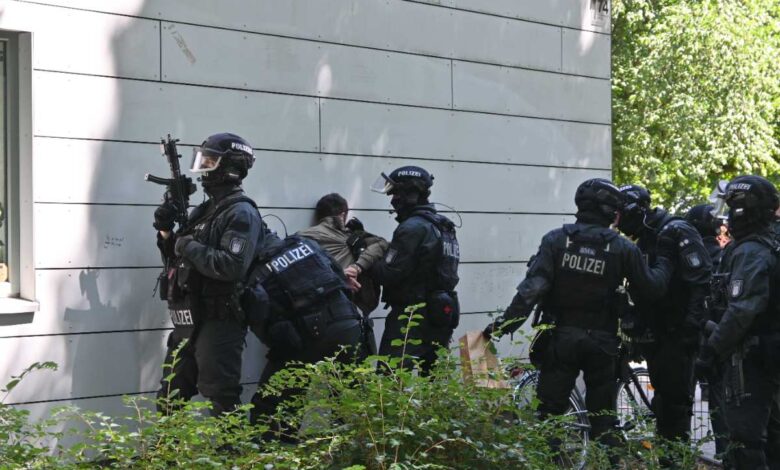 Spezialeinsatzkommando nimmt 34-Jährigen vor Harburger Drogeneinrichtung fest