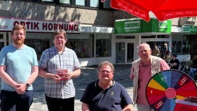 SPD-Abgeordneter Matthias Czech informierte Bürger über Hamburger Klimapolitik in Neugrabener Marktpassage 4 SPD-Abgeordneter Matthias Czech informierte Bürger über Hamburger Klimapolitik in Neugrabener Marktpassage