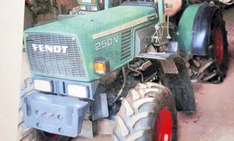 Unbekannte klauen Traktor vom Gelände - Polizei sucht Zeugen 10 Unbekannte klauen Traktor vom Gelände - Polizei sucht Zeugen