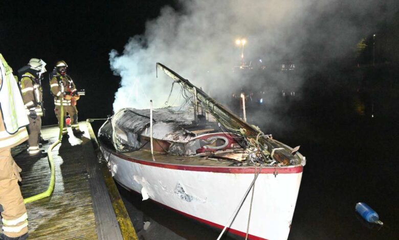 Segelboot bei Feuer im Stader Holzhafen vollständig zerstört 1 Segelboot bei Feuer im Stader Holzhafen vollständig zerstört
