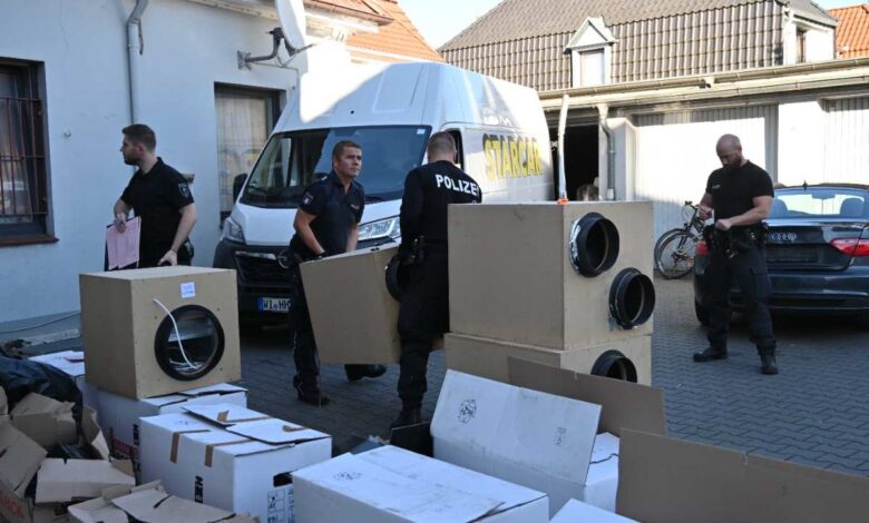 Polizei stellt Marihuana-Aufzuchtanlage sicher und nimmt fünf Verdächtige fest