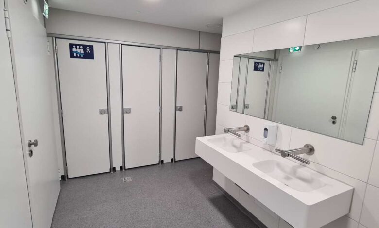 Barrierefrei und sauber: Neue Toilettenanlage am Neugrabener Markt eröffnet